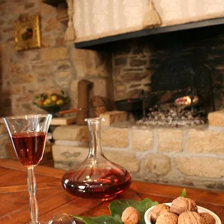 Logis Yseria - Historical Center Hotel 3*
