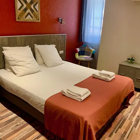 Logis Yseria - Historical Center Hotel 3*