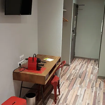 Logis Yseria - Historical Center Hotel