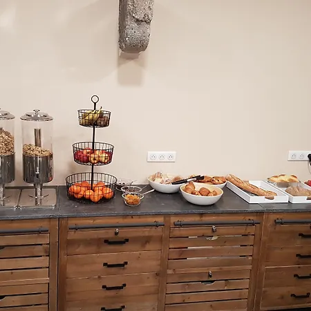 Logis Yseria - Historical Center Hotel 3*