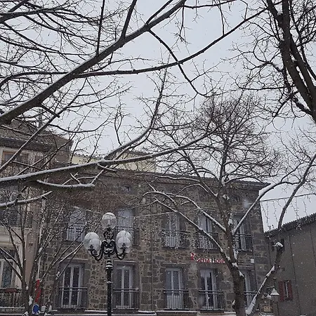 Logis Yseria - Historical Center 호텔