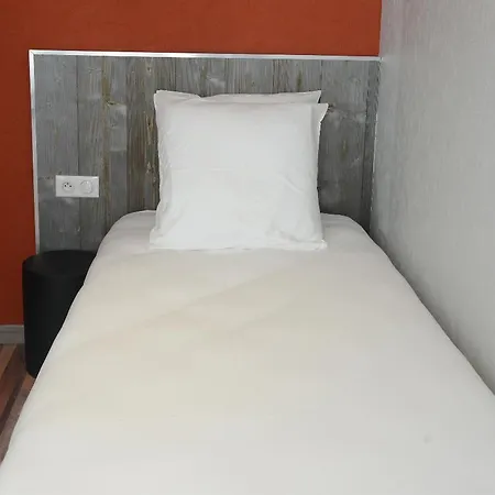 Hotel Logis Yseria - Historical Center 3*