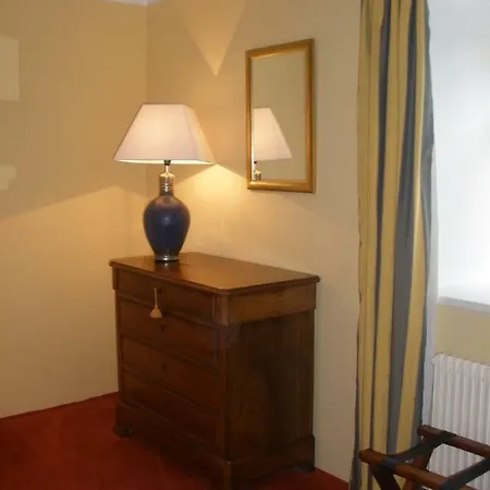 Logis Yseria - Historical Center Hotel 3*