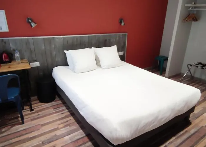 호텔 Logis Yseria - Historical Center 3*