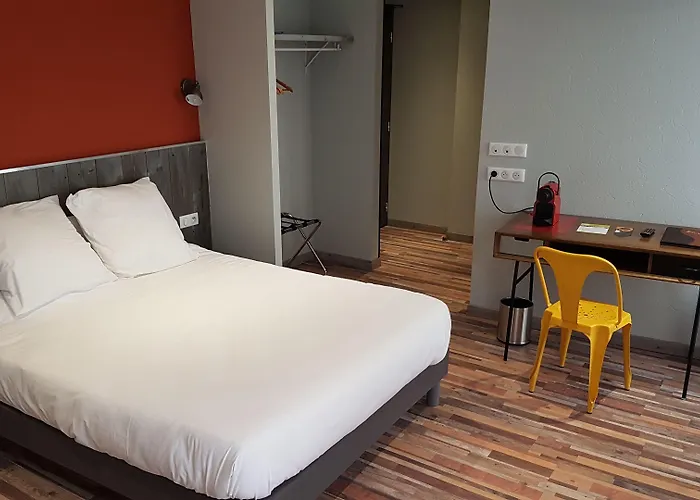 Logis Yseria - Historical Center 호텔