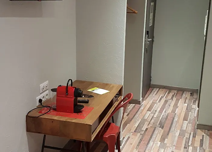 Logis Yseria - Historical Center 호텔